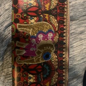 Used 1-2x Sakroots wallet